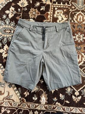 lululemon athletica Men's Flat-Front Shorts in Olive. Like new